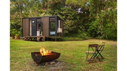 Bahrs Scrub Haus | Natural Age by Tiny Away