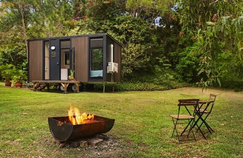 Bahrs Scrub Haus | Natural Age by Tiny Away