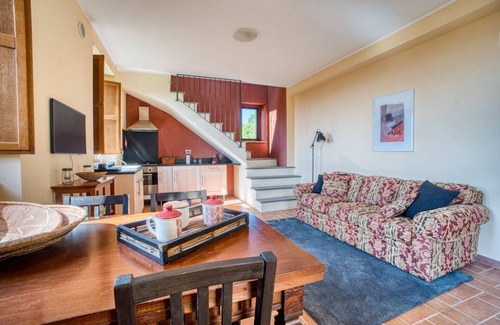 Fratticiola Selvatica Wohnung | Nature's Haven Vigne Apartment in Renovated Farmhouse with Pool