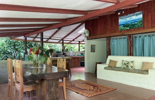 Puerto Jimenez Haus | Naturliebhaber Paradies - 2 BR / 1. 5 Bäder, Pool und Gärten am Strand