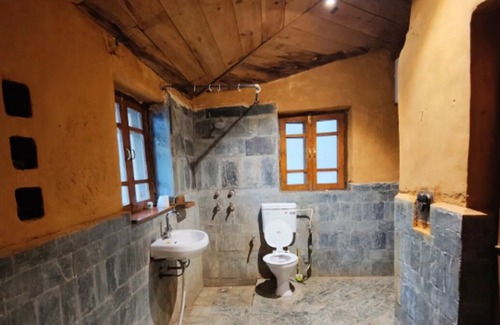 Dharamshala Hütte | Nature Stay in Mud cottage with Food, Yoga & Meditation in Dharamshala