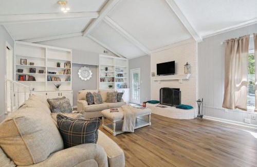 Olive Branch Haus | Natures Care Home with Pond, 16 Mi to Memphis!