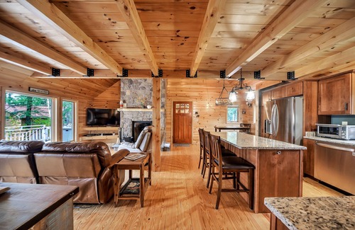 Belgrade Hütte | Natures Classroom Awaits/4Seasons/Posh Yet Rustic/Hot Tub Sunsets, Fires & More!