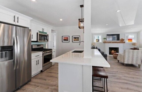 Indian Hills Haus | Nautical Nest |Rentals by the Month |Lake Access |Dogs Permitted |3 Seasons Room |Yard w/Fire Pit