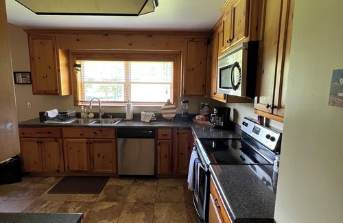 Dadeville Kabine | Centerport GetAway, Family size cabin. Near restaurants, golf and AU football