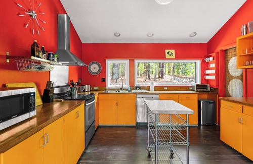 Durham Haus | nDuke Forest Escape 3BR, 6 Beds, Huge Back Patio!