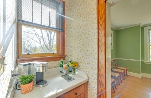 Roselawn Finance Haus | Near Downtown Cincinnati: Peaceful Retreat!