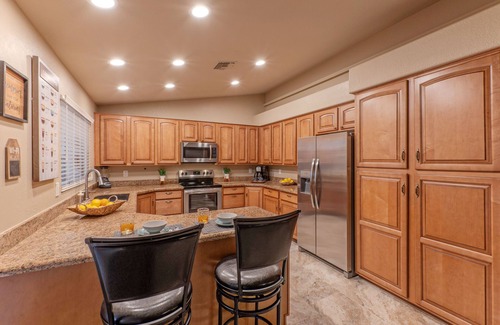 East Mesa Haus | Near Golf & Trails, Htd POOL, Spa, Putt Green, Fire Pit, Patio TV, Poker & Pool Tables
