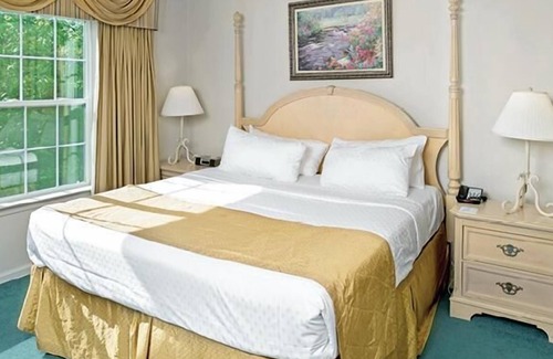 Berkeley Resort | FLASH SALE! Near Historic Williamsburg & Busch Gardens w/ WiFi & Resort Pools