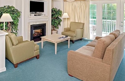 Berkeley Resort | FLASH SALE! Near Historic Williamsburg & Busch Gardens w/ WiFi & Resort Pools