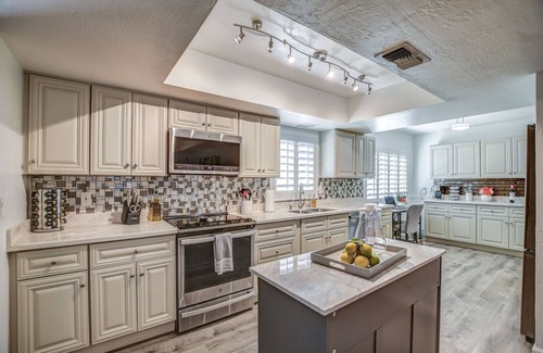 Paradise Valley Village Haus | Near Scottsdale IMPRESSIVE 4bd room home large lot with temp controlled pool