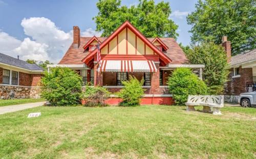 Vollintine-Evergreen Haus | Near Shopping & Dining- Magic in Midtown- Unit A