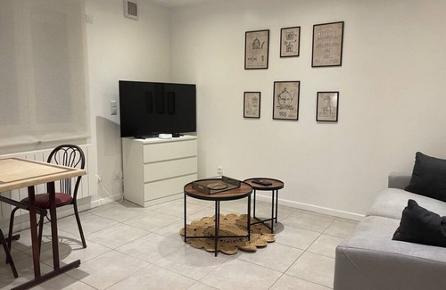 Tremblay-en-France Wohnung | Near the airport charles de gaule, parc des expo Paris Nord, and Disney Land