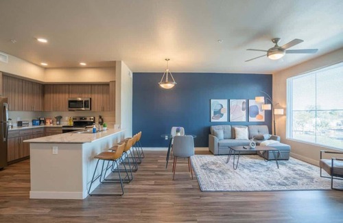 Tempe Wohnung | Near TPC & DT Tempe | Pool,Gym,Balcony,W/D,Parking