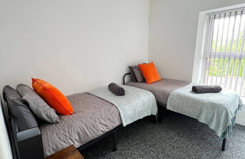 Pontypridd Haus | Neat Retreat-Cilfynyd-Pontypridd