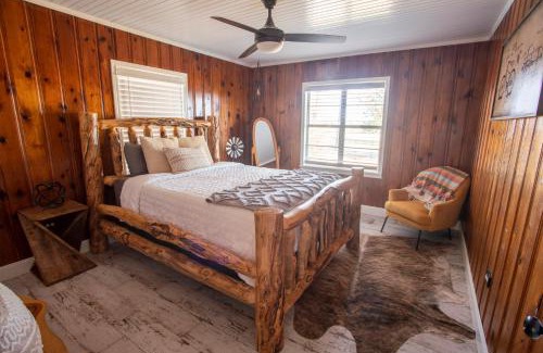 Russellville Haus | Nebo's Foot, Cabin Escape at Mount Nebo