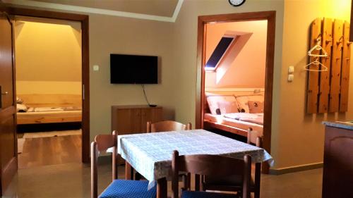 Kistolmacs Wohnung | Nefelejcs Fagyizó és Apartmanház