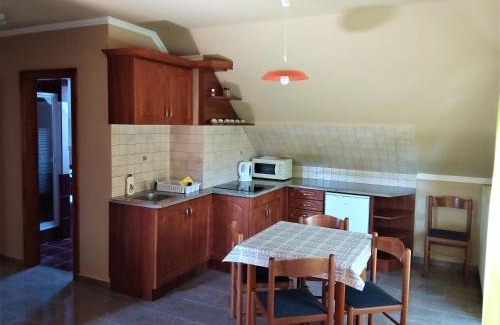 Kistolmacs Wohnung | Nefelejcs Fagyizó és Apartmanház