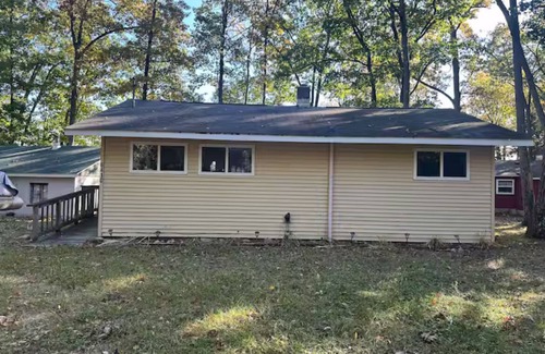 Gladwin Kabine | Neffies Lakefront Charming 2-bedroom cabin in lovely Gladwin with AC, WiFi