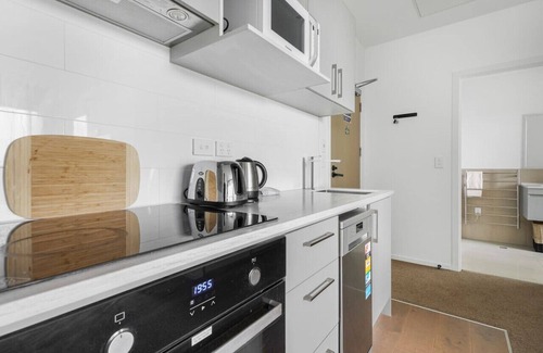 Manurewa Wohnung | Brand New 1 BR Apt by Vodafone Arena & WiFi!
