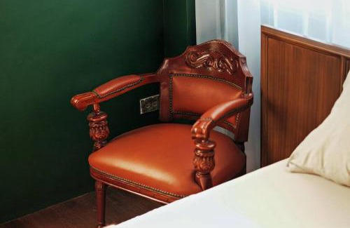 Mandaue Wohnung | Neo-Classical 3BR Apartment in a 1967 Building