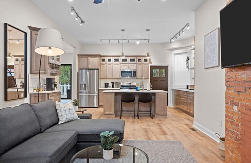 Point Breeze North Haus | Free Parking+Netflix+Games+BBQ Near Bakery Square