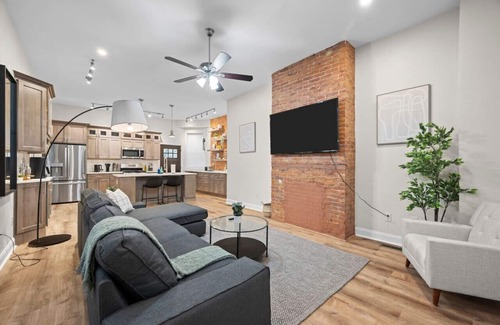 Point Breeze North Haus | Free Parking+Netflix+Games+BBQ Near Bakery Square
