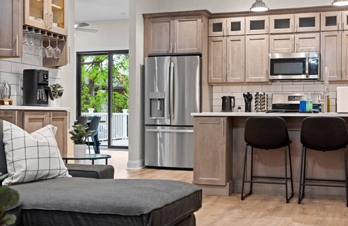 Point Breeze North Haus | Free Parking+Netflix+Games+BBQ Near Bakery Square