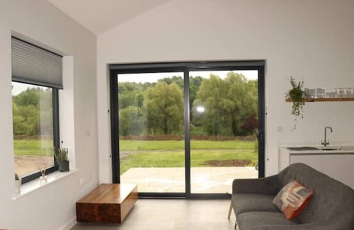 Farley Hütte | New 2 bed detached Cottage near Salisbury set in the country side