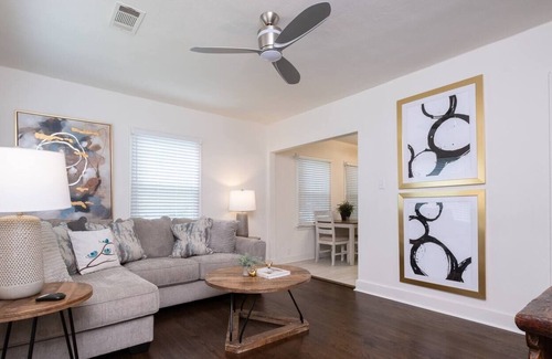 Capital View Haus | New 2BD/1BA Home~Close to Everything~"Penny Lane"