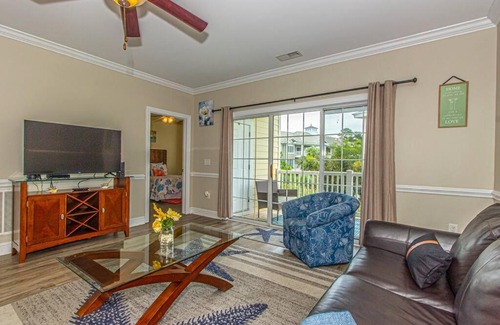 Central Myrtle Beach Wohnung | NEW 2BR 2BA Beachy Golf Villa Near Beach
