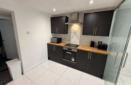 Chepstow Wohnung | New 3 Bedroom Flat Close to Station