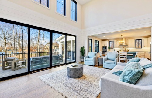 Bumpass Haus | NEW 6BR Lakefront Lake Anna Cove, Dock, Deck, Fun!