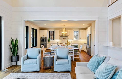 Bumpass Haus | NEW 6BR Lakefront Lake Anna Cove, Dock, Deck, Fun!