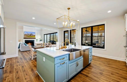 Bumpass Haus | NEW 6BR Lakefront Lake Anna Cove, Dock, Deck, Fun!