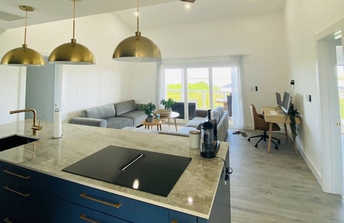 Hartswell Haus | NEW! Amazing view, two king bedroom w/ensuite bathrooms. Private heated pool.