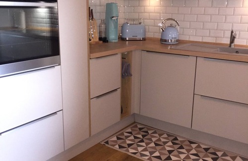 Kahla Wohnung | Hanglage mit toller Aussicht und Pool - moderne Ferienwohnung bei Jena