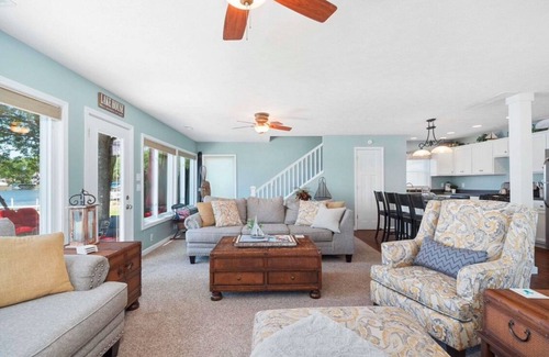 North Webster Hütte | New -- Anchor Inn, a Charming Lake Cottage @ Webster Lake