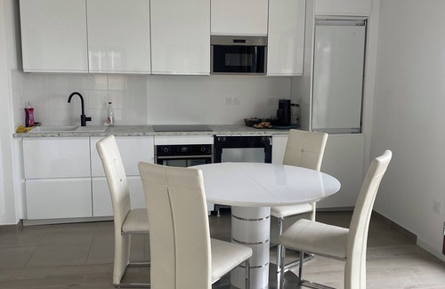 Parc-Nord Wohnung | New apartment with parking. La Défense near RER and Paris. Rooftop