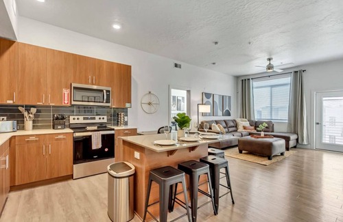 Clearfield Wohnung | New Apt - Gigabit Internet - Year-round Pool