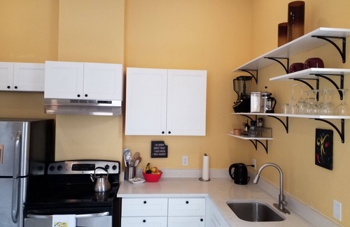 Broadmoor Wohnung | New apt in center of New Orleans! Great location for travel nurse/professionals!