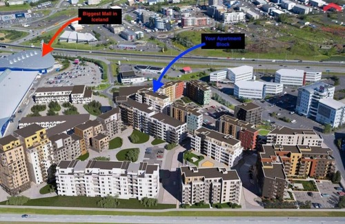 Kopavogur Wohnung | New Apt. Near Smáralind Mall With Private Parking