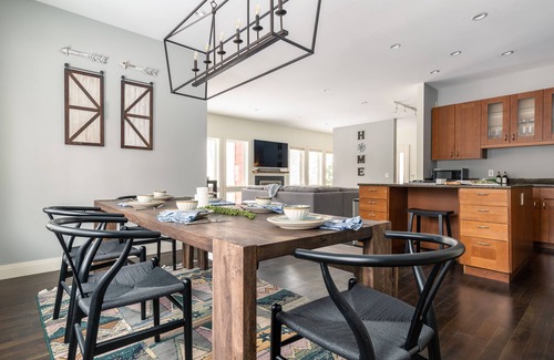 Saugatuck Hütte | NEW Artistic Modern Cottage/SCREENED Porch/Fire Pit/ Giant Theater/Game RM