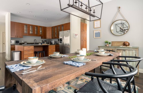 Saugatuck Hütte | NEW Artistic Modern Cottage/SCREENED Porch/Fire Pit/ Giant Theater/Game RM