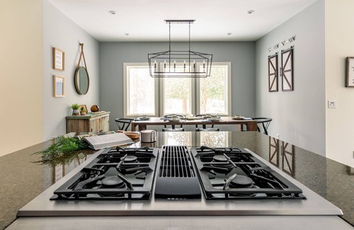 Saugatuck Hütte | NEW Artistic Modern Cottage/SCREENED Porch/Fire Pit/ Giant Theater/Game RM