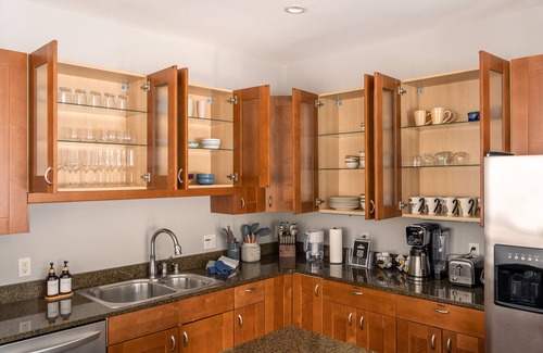 Saugatuck Hütte | NEW Artistic Modern Cottage/SCREENED Porch/Fire Pit/ Giant Theater/Game RM