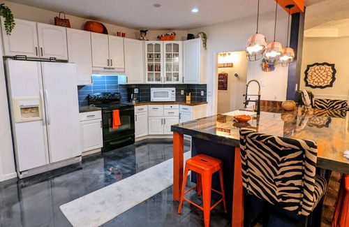 Lee County Haus | NEW! Auburn Tiger Alumni Retreat on 20 private acres