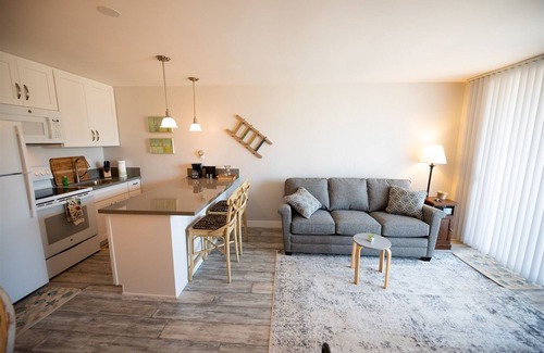 Carpinteria Eigentumswohnung | NEW! Beach Studio w/Private Ocean View Balcony #235