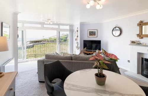 West Bay Wohnung | NEW Beachfront Apartment slps 4, West Bay, Dorset