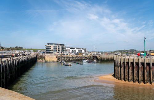 West Bay Wohnung | NEW Beachfront Apartment slps 4, West Bay, Dorset